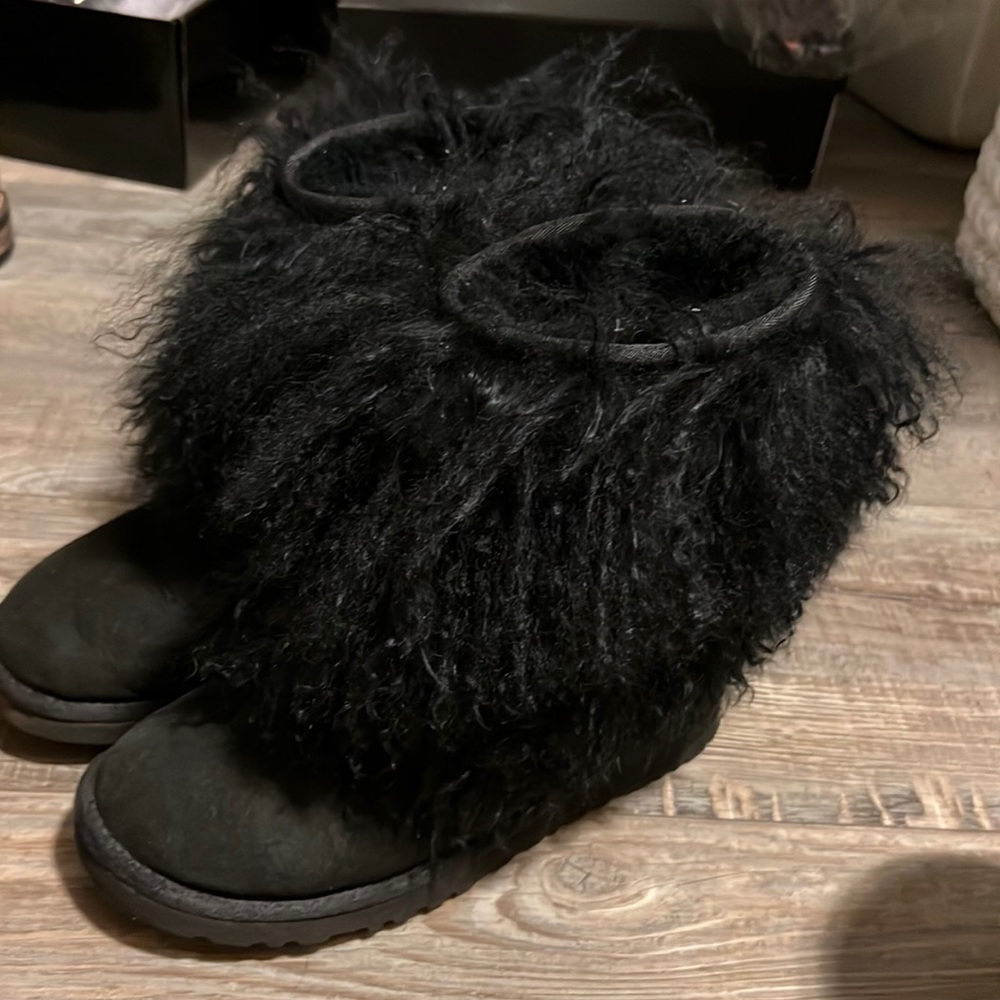Black fur uggs